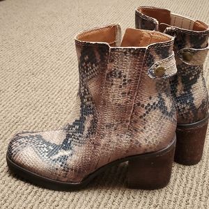 Zodiac Phoenix ankle boots, size 8